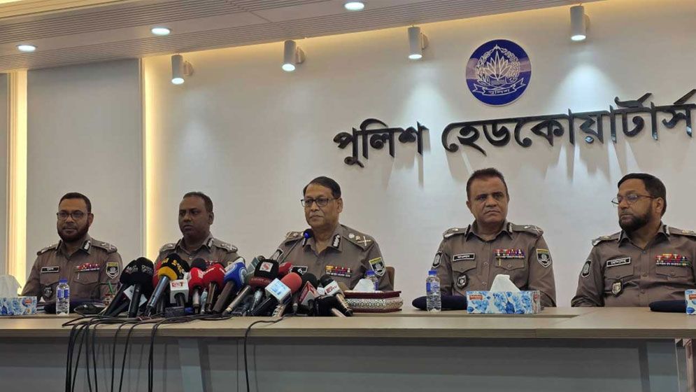 নির্বাচনে যেকোনো অস্ত্রই হুমকি: আইজিপি