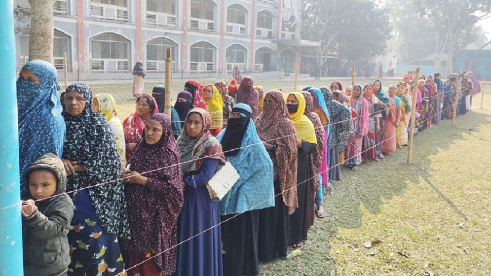 বগুড়ার সাতটি আসনে সাড়ে চার ঘন্টায় ভোট পড়েছে ৩৮.৫৫ শতাংশ