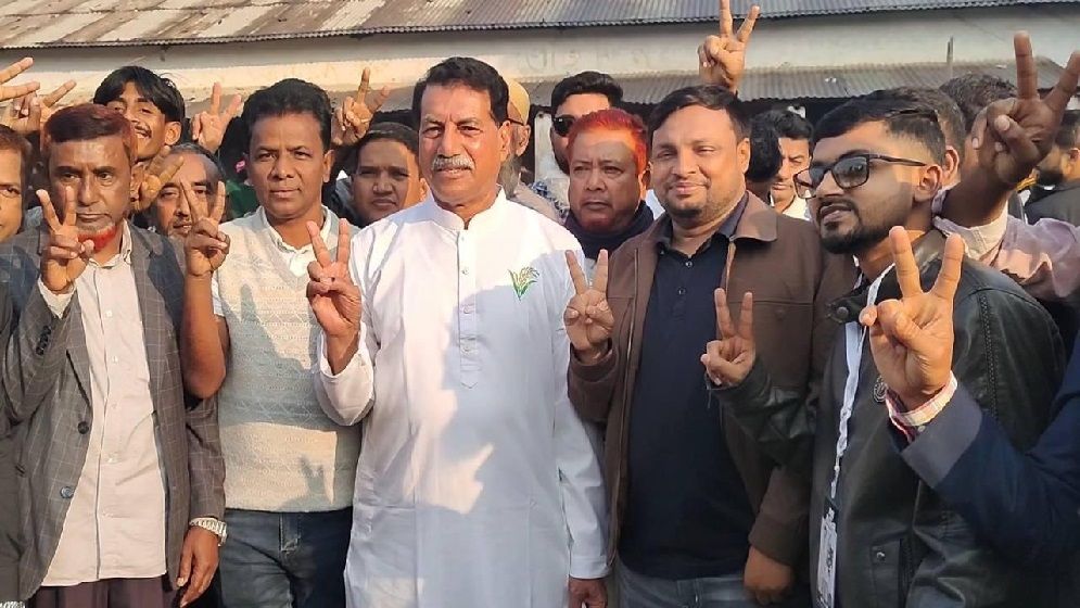 নরসিংদীতে নিজ কেন্দ্রে ভোট দিলেন ড. আব্দুল মঈন খান