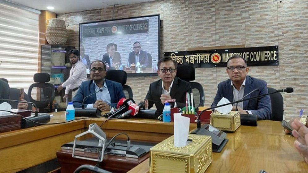 যুক্তরাষ্ট্রের শুল্ক ও বাণিজ্যচুক্তি নিয়ে পর্যালোচনায় সরকার: বাণিজ্যমন্ত্রী
