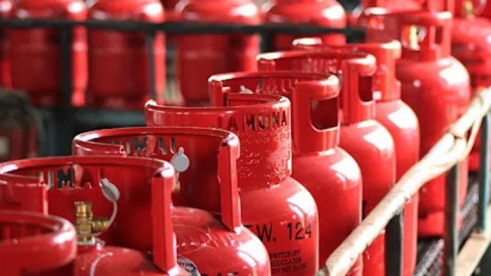 এলপিজির দাম বাড়ছে না কমছে, জানা যাবে সোমবার