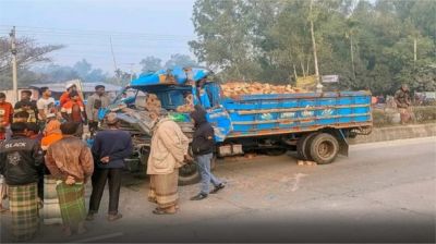 বগুড়ায় পাথরবোঝাই ট্রাকের পেছনে ইটবাহী ট্রাকের ধাক্কা, ব্যবসায়ী নিহত
