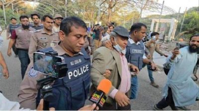 ধানমন্ডি ৩২ এ শ্রদ্ধা জানাতে আসা ঢাবি অধ্যাপকসহ আটক ৫