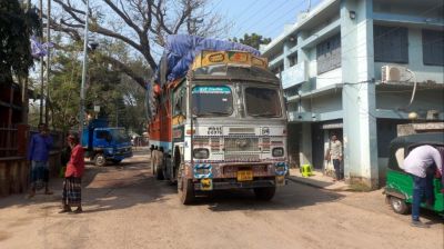 শনিবার হিলি স্থলবন্দর দিয়ে আমদানি-রপ্তানি বন্ধ