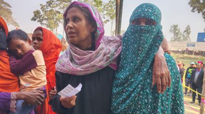 হার্টে ছিদ্র নিয়েও ভোটকেন্দ্রে ৭০ বছরের মনোয়ারা