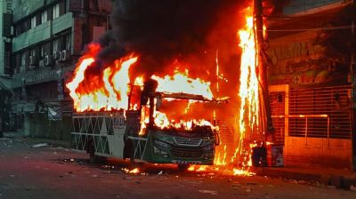 চাঁদপুরে বাসস্ট্যান্ডে দাঁড়িয়ে থাকা জৈনপুর এক্সপ্রেসের তিন বাসে আগুন