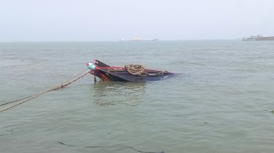 সাগরে ট্রলির ধাক্কায় ট্রলার ডুবিতে জেলে নিহত, নিখোঁজ ১