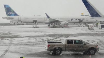 যুক্তরাষ্ট্রে ভয়াবহ তুষারঝড়ে পাঁচ হাজারের বেশি ফ্লাইট বাতিল