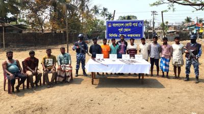 অস্ত্র-গুলি সহ ডাকাত জাহাঙ্গীর বাহিনী প্রধান ও ৮ সহযোগী আটক