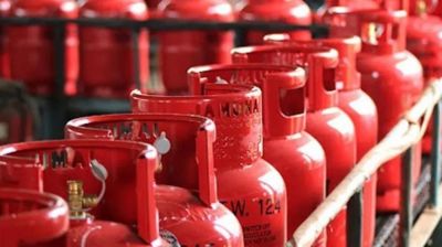 এলপিজির দাম বাড়ছে না কমছে, জানা যাবে সোমবার