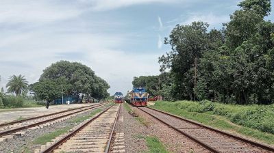 রাজশাহীতে রেললাইনে ৪৭ নাটবল্টু উধাও, এক কিলোমিটার পথেই বড় ঝুঁকি