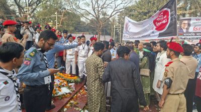 ভাষা শহীদদের শ্রদ্ধা জানাতে কেন্দ্রীয় শহীদ মিনারে জনস্রোত