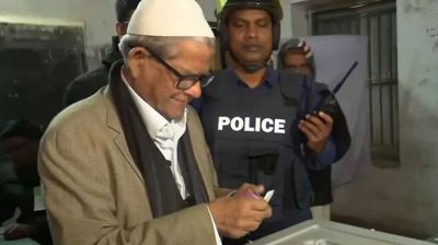 ঠাকুরগাঁওয়ে ভোট দিলেন মির্জা ফখরুল