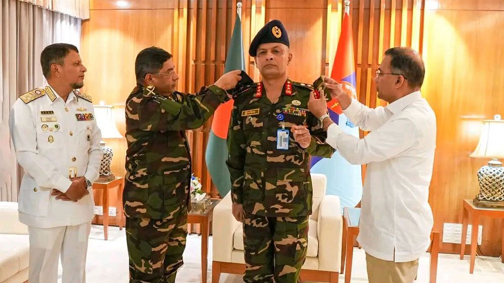 সশস্ত্র বাহিনী বিভাগের পিএসও হিসেবে দায়িত্ব নিলেন লেফটেন্যান্ট জেনারেল মীর মুশফিকুর