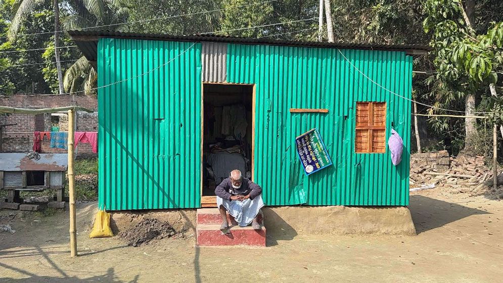 তারেক রহমানের উপহার পাওয়া দৃষ্টিপ্রতিবন্ধীর বাড়িতে হামলা ও লুটপাট