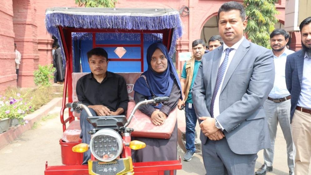 মানবিক ডিসি জাহিদুল ইসলামের হস্তক্ষেপে ফিরল জীবনের চাকা