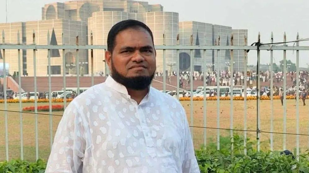 শ্রমিক দল নেতাকে প্রকাশ্যে গুলি ও কুপিয়ে হত্যা