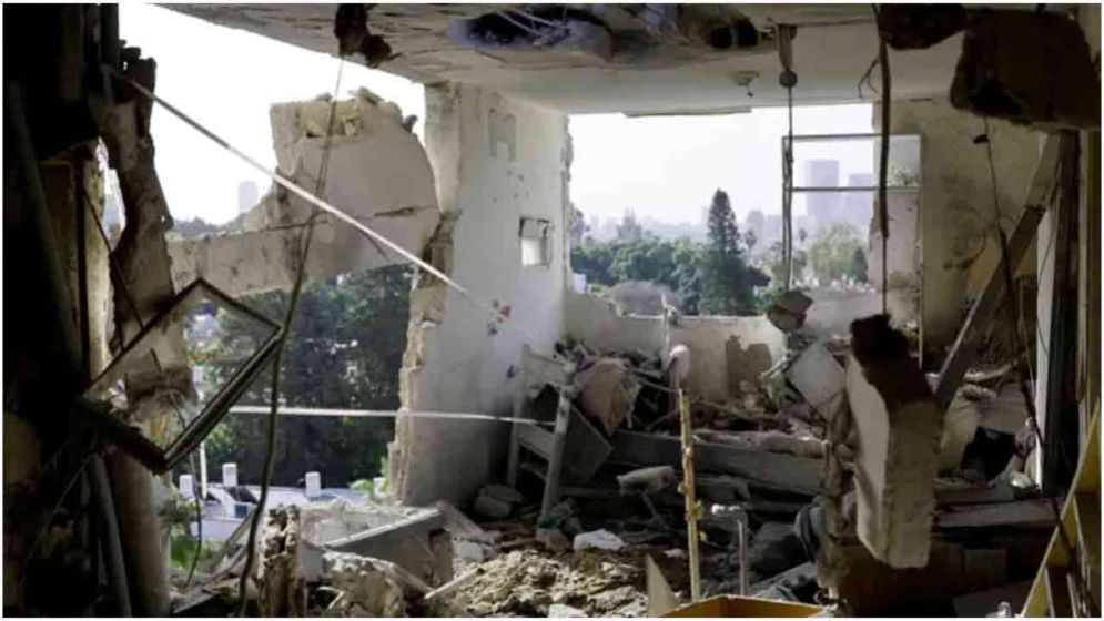 ইরানের ব্যালিস্টিক ক্ষেপণাস্ত্রের আঘাতে তেল আবিব লন্ডভন্ড