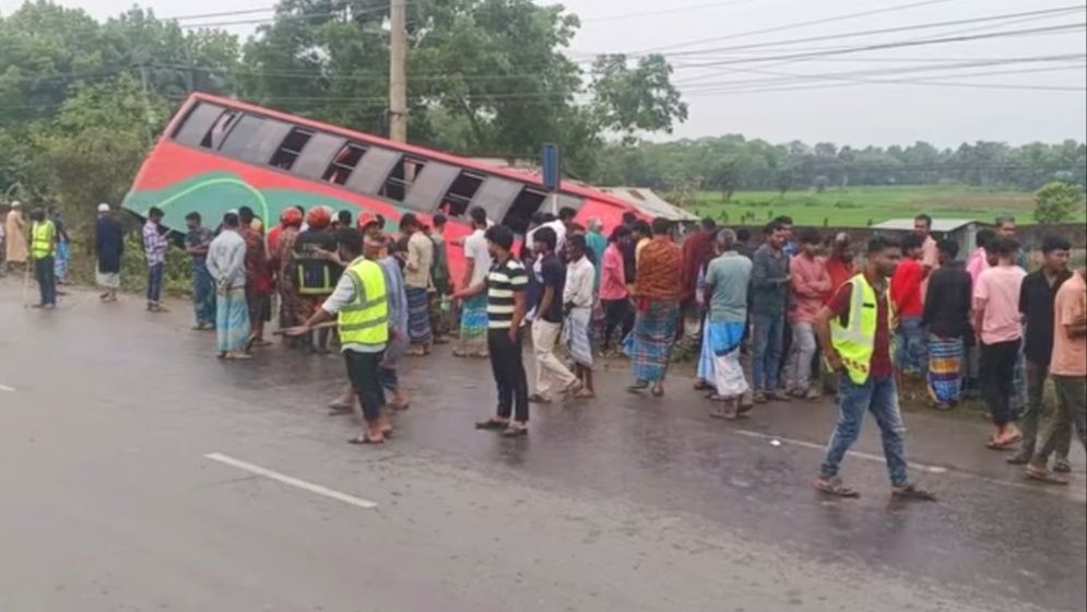 চার গাড়ির সংঘর্ষে নারীসহ নিহত ২, আহত ৬