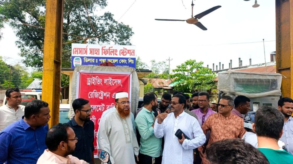 কুড়িগ্রামে তেল সরবরাহ স্বাভাবিক রাখতে পেট্রোল পাম্পে বিএনপির তৎপরতা