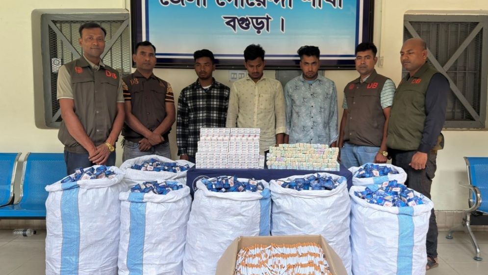 বগুড়ায় নকল সিগারেট কারখানায় অভিযান, ৬৪ লাখ টাকার স্ট্যাম্পসহ গ্রেপ্তার ৩