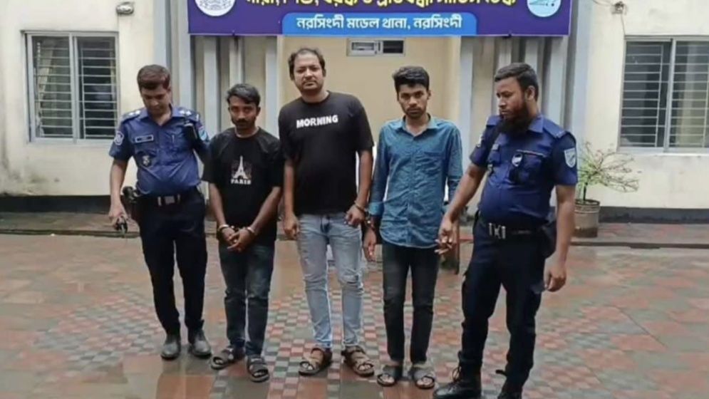 নরসিংদীতে এএসপির নাম ভাঙিয়ে প্রতারণা, ডিবি সোর্সসহ গ্রেপ্তার ৩