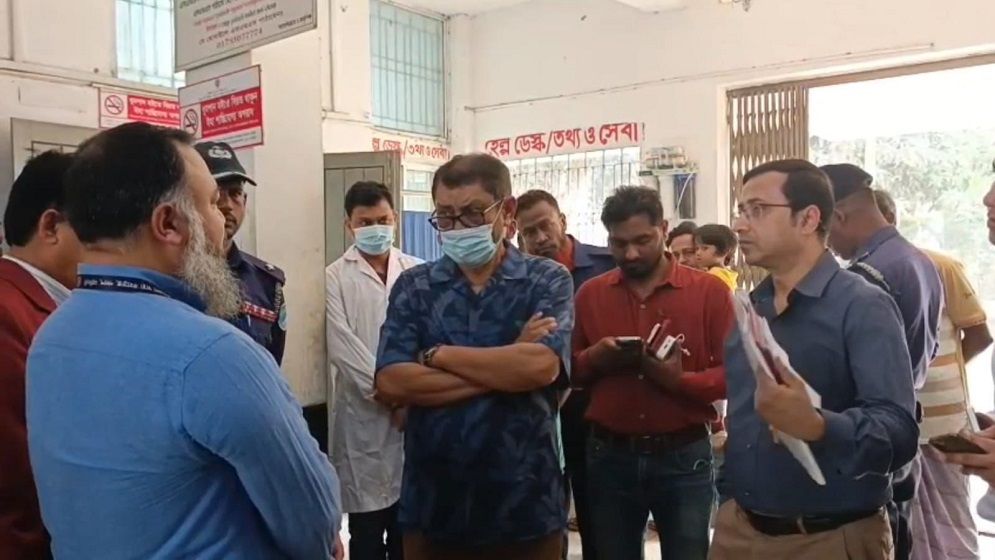 আকস্মিক হাসপাতাল পরিদর্শনে স্বাস্থ্যমন্ত্রী, ডাক্তারদের না পেয়ে হতাশা প্রকাশ