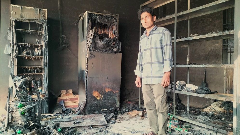 সোনারগাঁয়ে দূর্বৃত্তদের আগুনে একটি মুদিদোকান পুড়ে ছাই