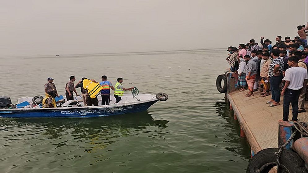 দৌলতদিয়া বাস দুর্ঘটনায় তৃতীয় দিনের উদ্ধার অভিযান চলছে