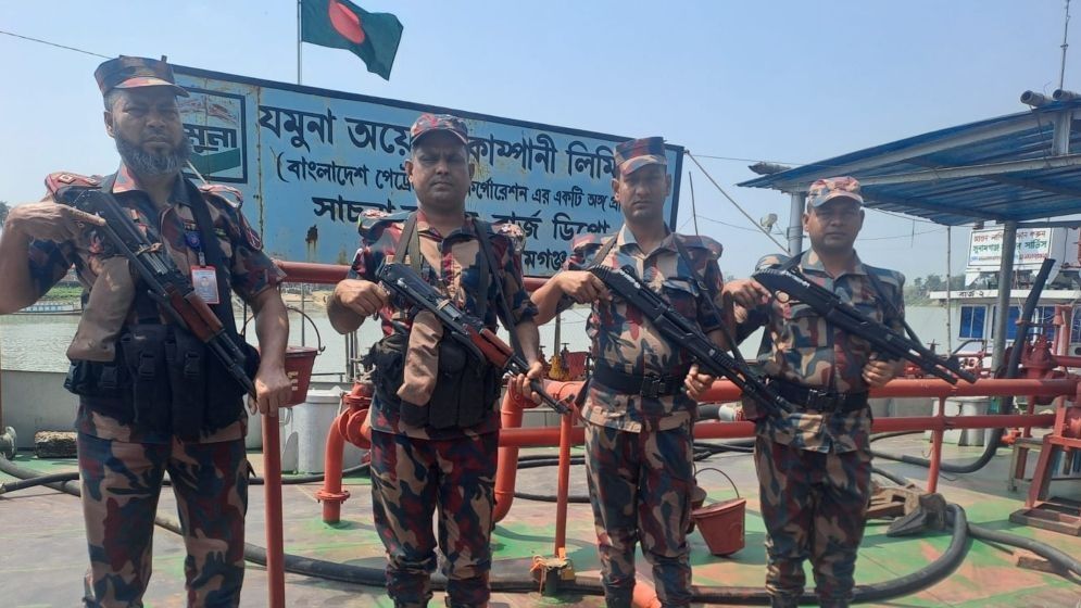 জ্বালানি তেল মজুত প্রতিরোধে ১৯ ডিপোতে বিজিবি মোতায়েন