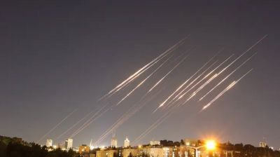 ইসরায়েলের দিকে তৃতীয় দফায় মিসাইল হামলা চালালো ইরান