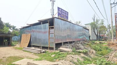 কটিয়াদীতে রাতের আঁধারে বালু ভরাট করে দোকান নির্মাণ, সরেজমিনে মিলেছে দখলের চিত্র