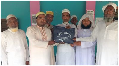 যুব অধিকার পরিষদ নেতার উদ্যোগে পাকুন্দিয়ায় ১৭টি মসজিদে দাফন সামগ্রী বিতরণ