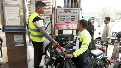 জ্বালানি তেল বিতরণে সব বিধিনিষেধ তুলে নিল সরকার