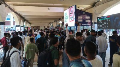 নীলসাগর দুর্ঘটনায় ঈদযাত্রায় ভোগান্তি, রেলস্টেশনে যাত্রীদের উপচে পড়া ভিড়