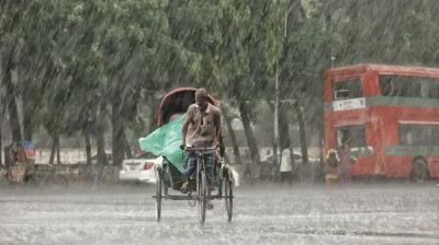 ঈদের আগের দিন ঢাকায় ঝড়-বৃষ্টি, ভোগান্তিতে ঘরমুখো মানুষ