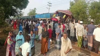কুমিল্লায় ট্রেন-বাস সংঘর্ষ: দুই গেটম্যানকে শাস্তি, তিন তদন্ত কমিটি গঠন