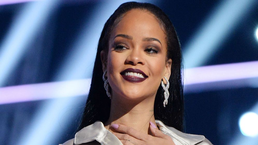 প্রাণে বাঁচলেন রিহানা