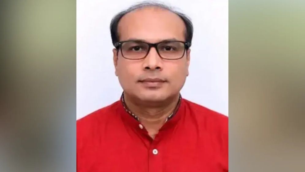 পুলিশি পাহারায় নারীসহ রাত কাটাতে গিয়ে ওসির কক্ষে ‘ভুয়া জজ’ আটক