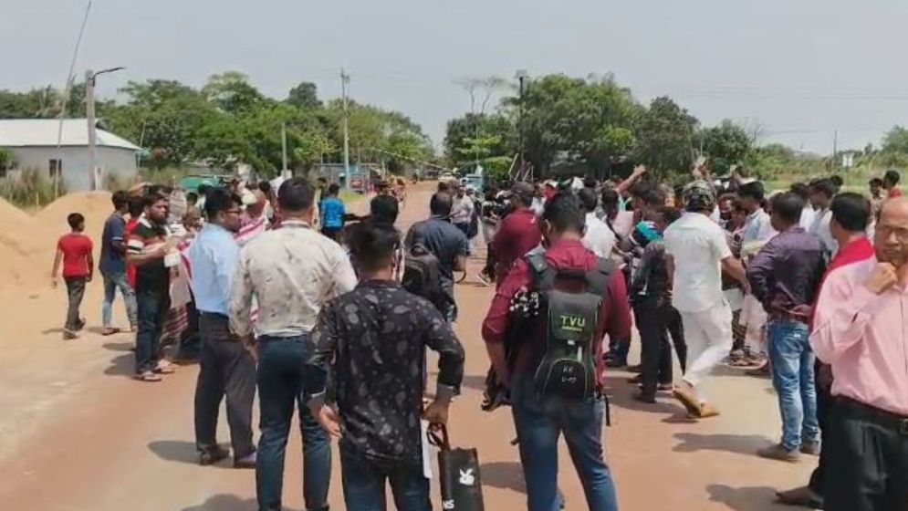 রূপগঞ্জে ভূমি দখলের অভিযোগে হাউজিং প্রকল্পের বিরুদ্ধে এলাকাবাসীর বিক্ষোভ