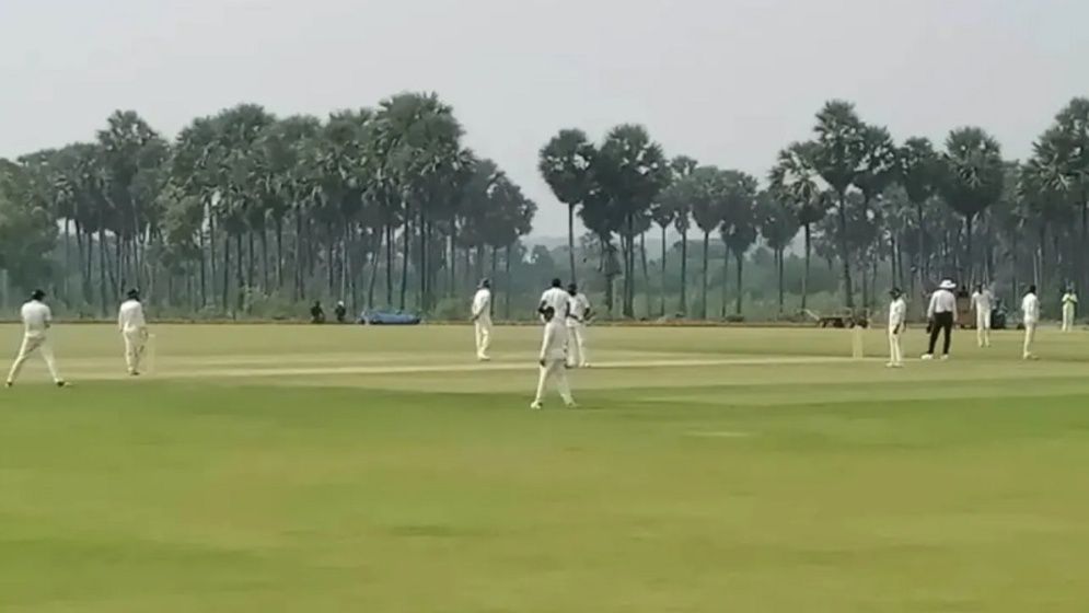 কোচকে হত্যাচেষ্টার অভিযোগে তিন ক্রিকেটার নিষিদ্ধ