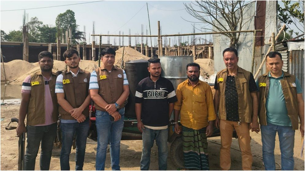 নরসিংদীতে চোরাই ডিজেল জব্দ, বাবা ছেলে গ্রেপ্তার