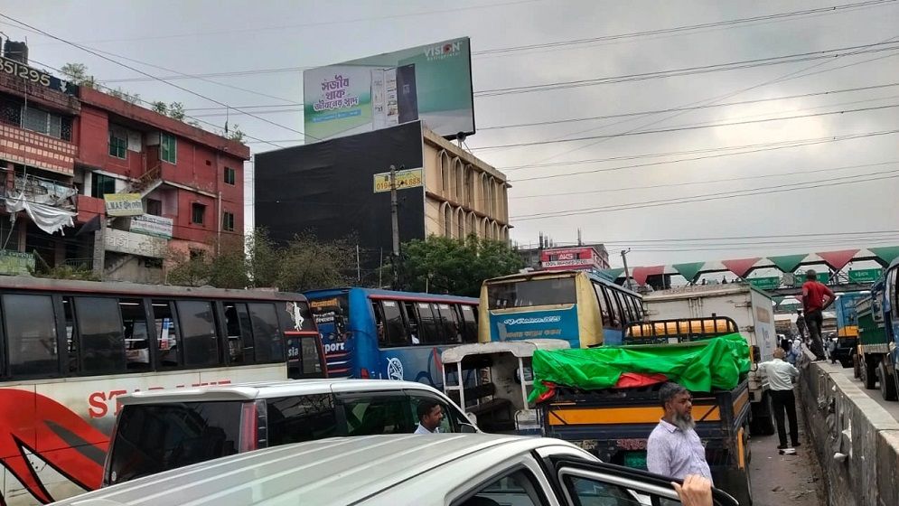 ঢাকা-চট্টগ্রাম ও ঢাকা-সিলেট মহাসড়কে তীব্র যানজট