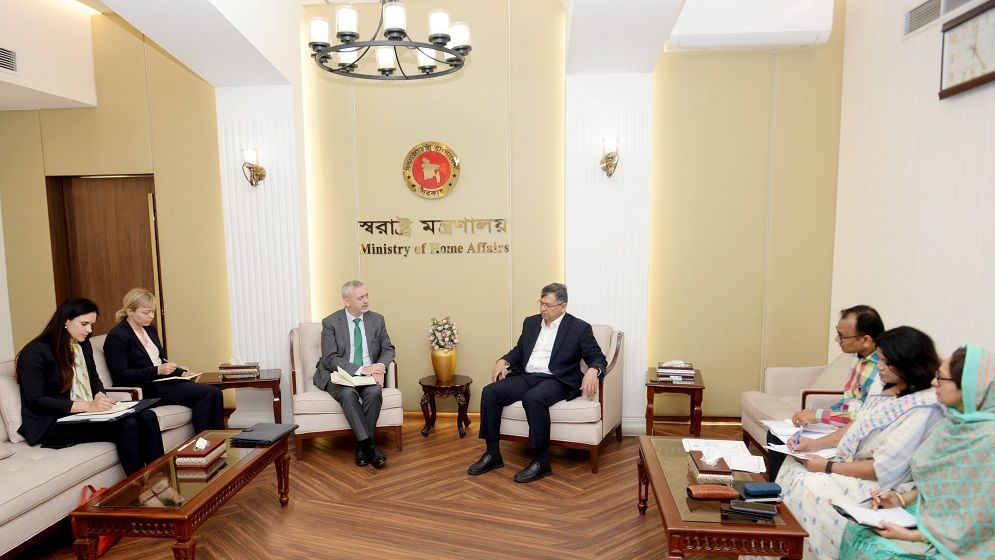 স্বরাষ্ট্রমন্ত্রীর সঙ্গে ইউরোপীয় ইউনিয়নের রাষ্ট্রদূতের সাক্ষাৎ