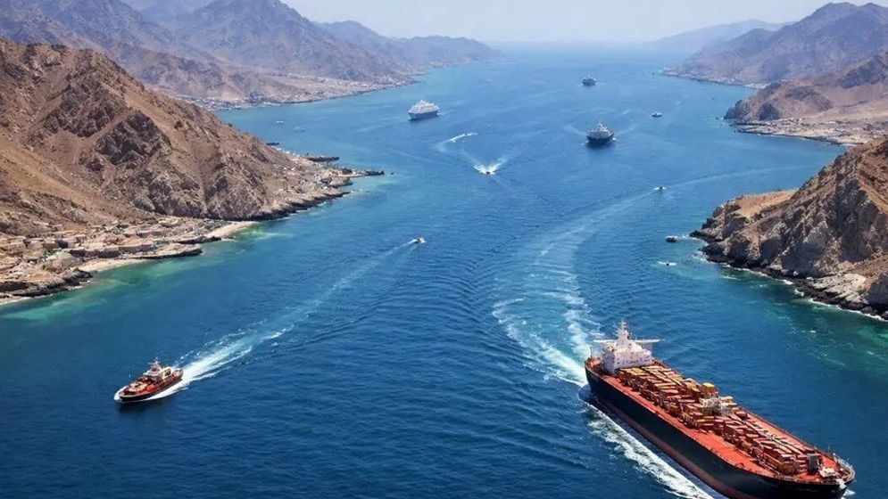 শর্তসাপেক্ষে হরমুজ প্রণালি দিয়ে জাহাজ চলাচলের অনুমতি দিল ইরান