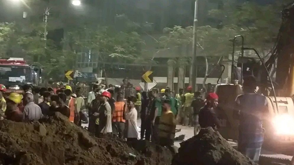 চট্টগ্রামে ওয়াসার প্রকল্পে মাটিচাপায় দুই শ্রমিক নিহত, আহত দুই