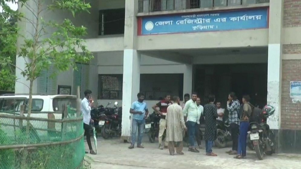 কুড়িগ্রাম জেলা রেজিষ্ট্রার অফিসে দুঃসাহসিক চুরি: একাধিক কক্ষে ভাঙচুর