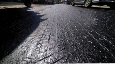 চুয়াডাঙ্গায় ৩৮.৫ ডিগ্রি তাপমাত্রায় গলে যাচ্ছে রাস্তার পিচ