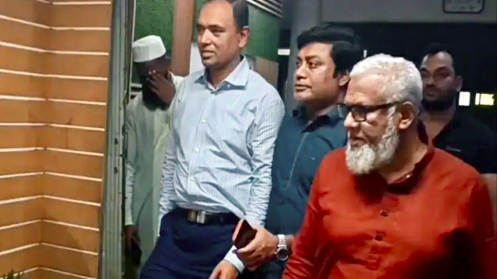 কুমিল্লায় আটকের সাড়ে ১২ ঘণ্টা পর ছাড়া পেলেন সেই বিএনপি নেতা