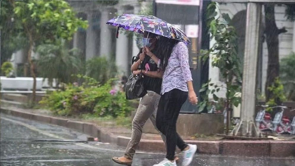 ২০ জেলায় ঝড়বৃষ্টির আভাস, নদীবন্দরে সতর্ক সংকেত
